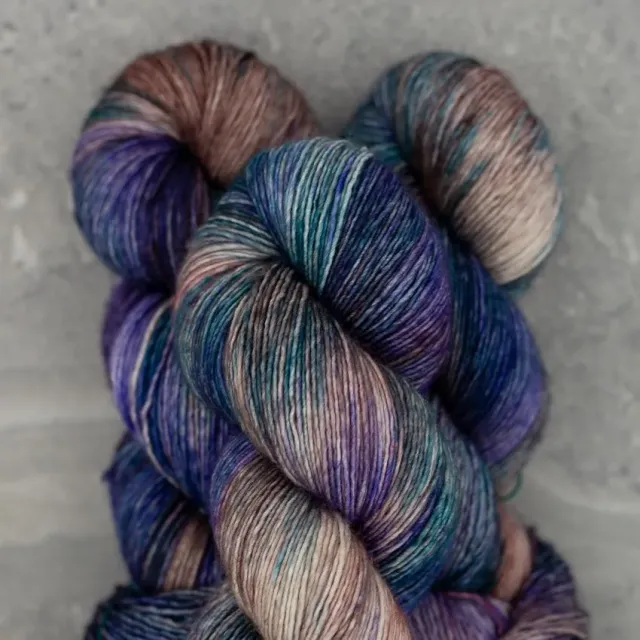 Madelinetosh Twist Light New Moon Garn 384m Merino
