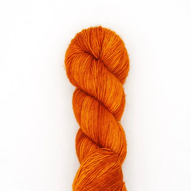 Madelinetosh Tosh Merino Light Velma's Sweater Wolle