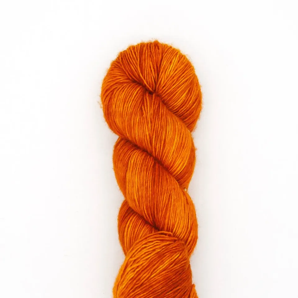 Madelinetosh Tosh Merino Light Velma's Sweater Wolle