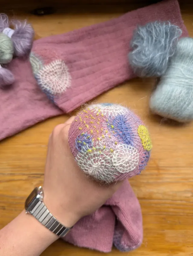 Cowgirlblues Intro to Mending Workshop Socken Stopfen