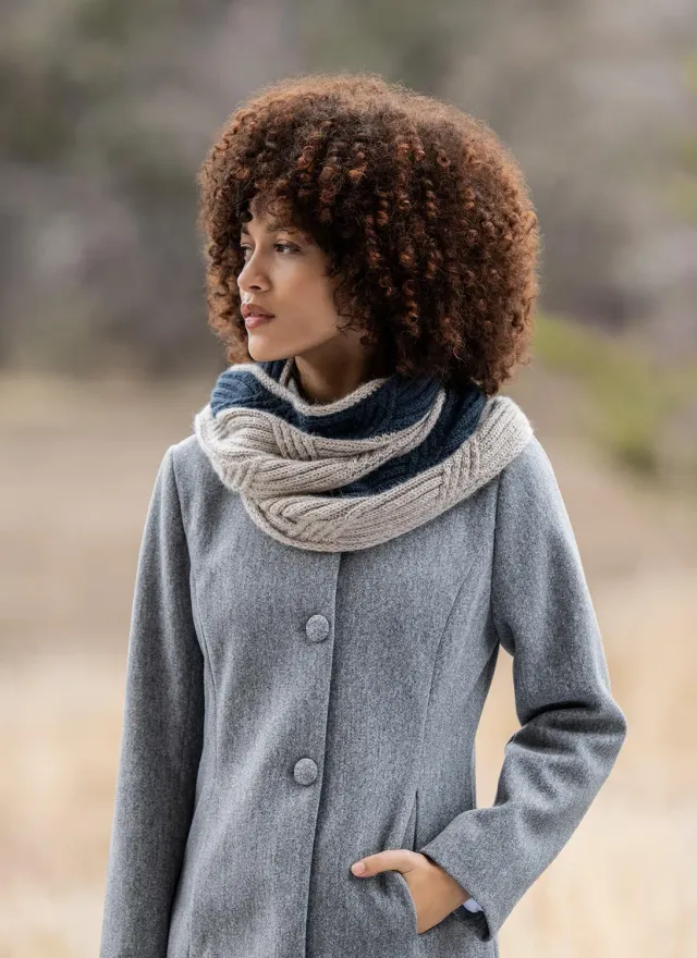 Blue Sky Fibers Fenton Cowl Strickanleitung Zopfmuster