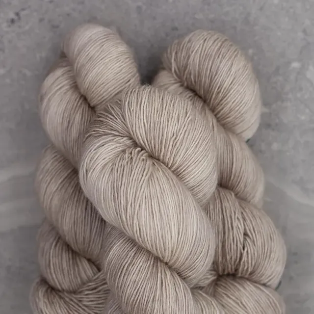 Madelinetosh Twist Light Antique Lace Fingeringwolle 384m