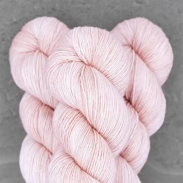 Madelinetosh Farm Twist Rose Wolle 205m Superwash